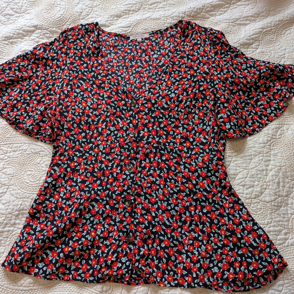 Skies are Blue Floral Short sleeved blouse Sz. L Black and Red